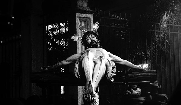 el-via-crucis-magno-se-celebra-este-sabado-en-cordoba-con-mas-de-150-000-personas-y-1-400-agentes