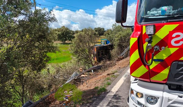 herido-trasladado-hospital-salida-via-de-camion-carretera-pedroche-torrecampo