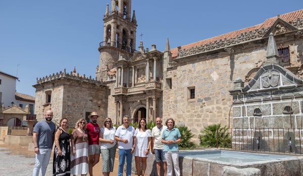 la-ix-edicion-de-la-vaquera-de-la-finojosa-levanta-el-telon-con-mas-de-250-vecinos-sobre-el-escenario-de-la-plaza-de-la-catedral