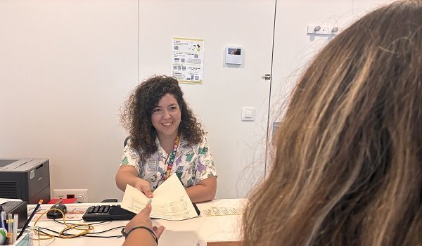 el-hospital-reina-sofia-facilita-el-paso-de-los-adolescentes-a-las-consultas-de-adultos