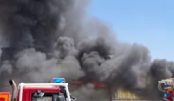 incendio-en-la-planta-de-prensado-de-carton-de-epremasa-en-dos-torres