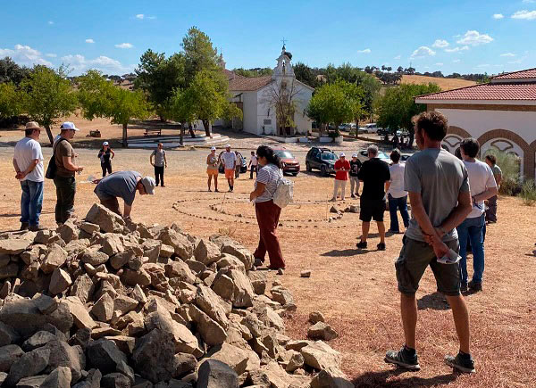 arranca-la-escuela-viva-de-piedra-seca-en-los-pedroches-para-dar-relevo-al-oficio-de-paerero